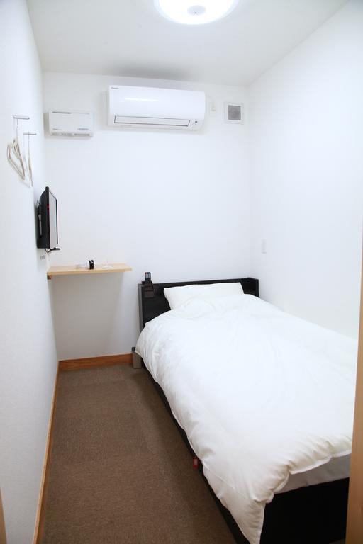 Готель Simple Sleep 個室カプセル Хітойоші Екстер'єр фото